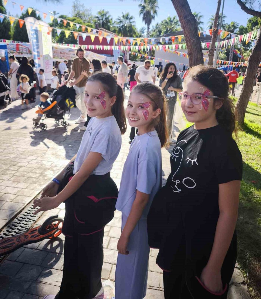 Antalya Çocuk Festivali’nde Aileler Ve Çocuklar Doyasıya Eğlendi
