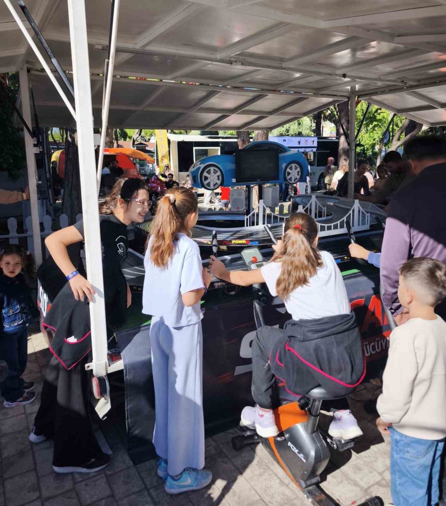 Antalya Çocuk Festivali’nde Aileler Ve Çocuklar Doyasıya Eğlendi