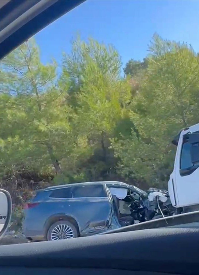 Cip İle Kamyon Kafa Kafaya Çarpıştı: Çinli Turist Hayatını Kaybetti