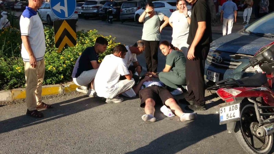 Aynı Kavşakta Yaşanan Onlarca Kaza Mahalle Sakinlerini İsyan Ettirdi