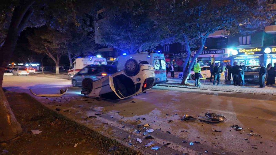 Konya’da İki Otomobil Çarpıştı: 1 Araç Takla Attı