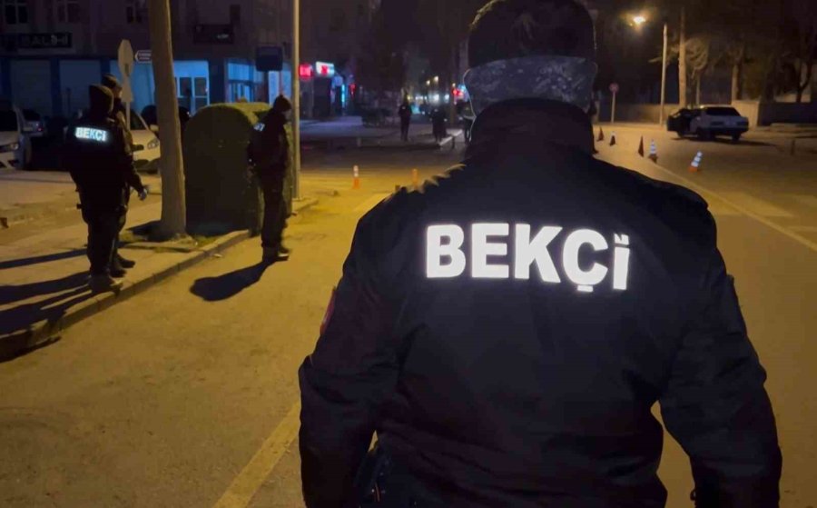 Aksaray Polisinden Şok Uygulama: Araçlan Ve Şahıslar Didik Didik Arandı