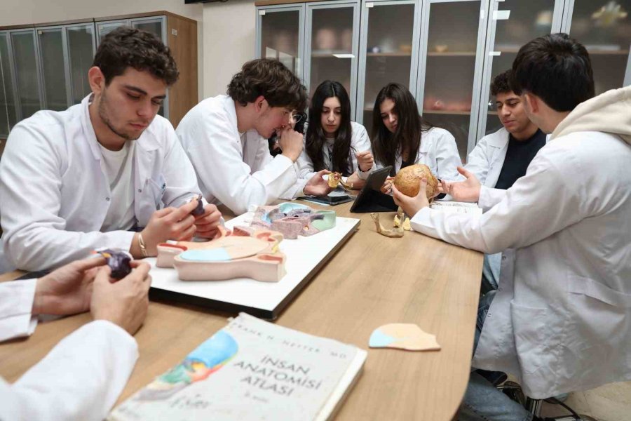 Doç. Dr. Seda Arslan: "anatomi Bilimi, Yapay Zeka Çağında Yeni Bir Boyut Kazanıyor"
