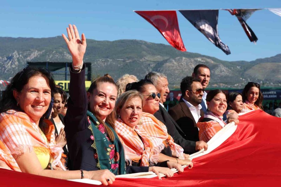 Kaş Yağlı Güreşleri’nin Kazananı Erkan Taş Oldu