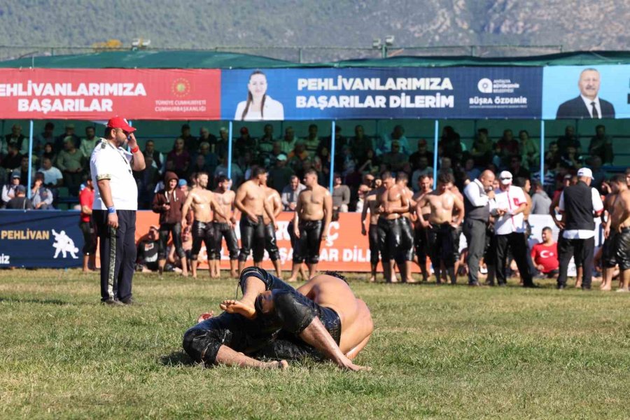 Kaş Yağlı Güreşleri’nin Kazananı Erkan Taş Oldu