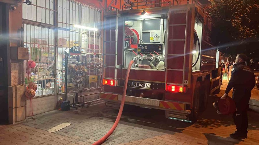 Niğde’de 9. Katta Yangın Paniği: 5 Kişi Dumandan Etkilendi