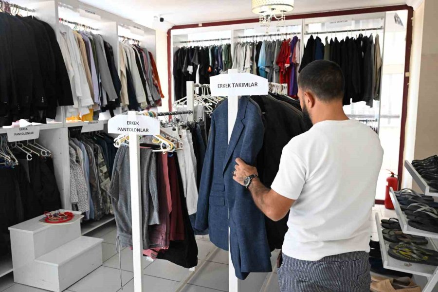 Büyükşehir Sosyal Yardım Merkezi’nde İhtiyaç Sahiplerine Destek