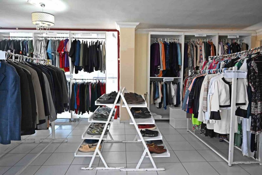 Büyükşehir Sosyal Yardım Merkezi’nde İhtiyaç Sahiplerine Destek