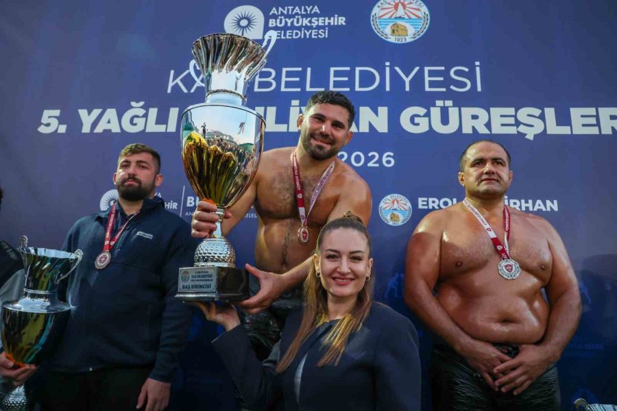 Kaş Yağlı Güreşleri’nin Kazananı Erkan Taş Oldu
