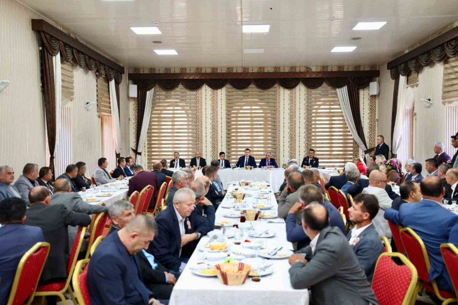 Vali Akmeşe Muhtarlarla Buluştu