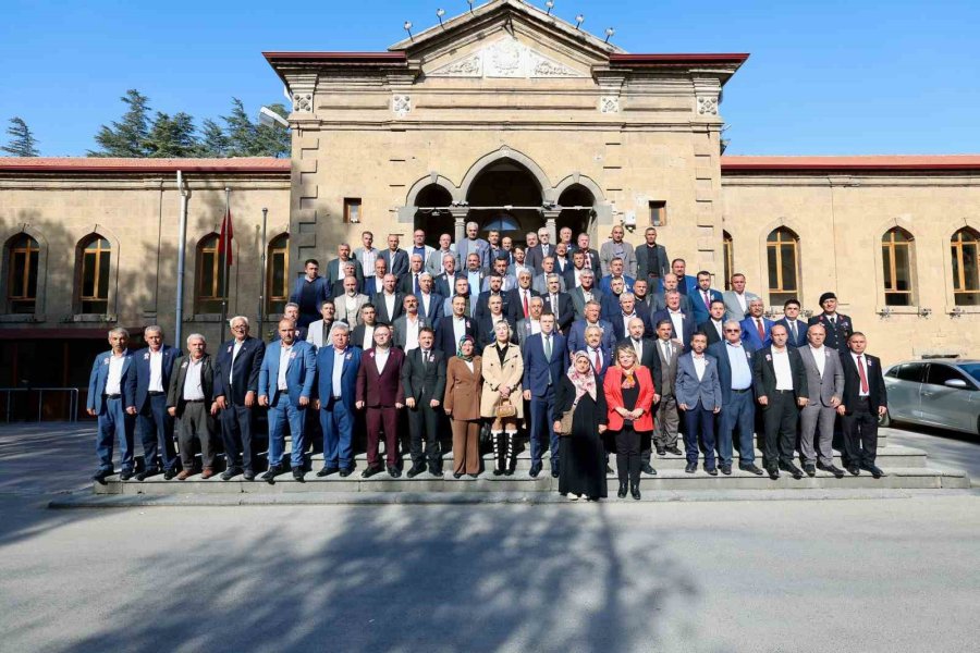 Vali Akmeşe Muhtarlarla Buluştu