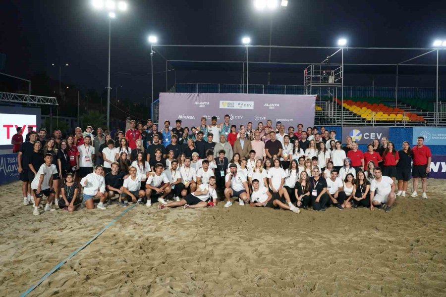 Alanya’da Plaj Voleybolu Şöleni Tamamlandı