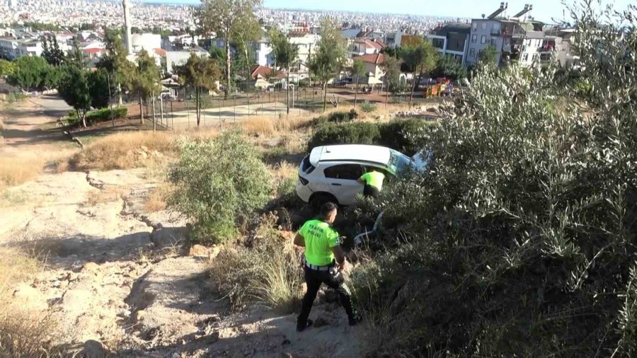 Kontrolden Çıkan Araç 30 Metreden Yuvarlandı: 1 Yaralı
