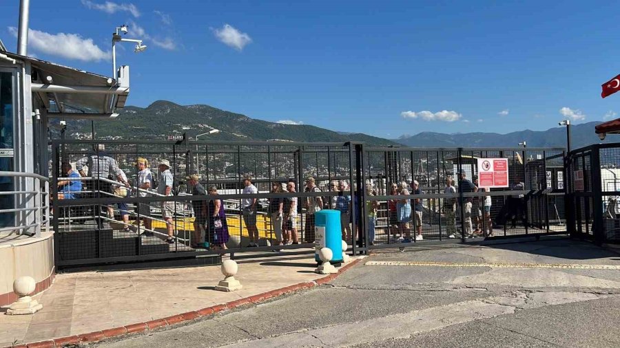Alanya’ya İngiliz Ve Abd’li Turist Akını