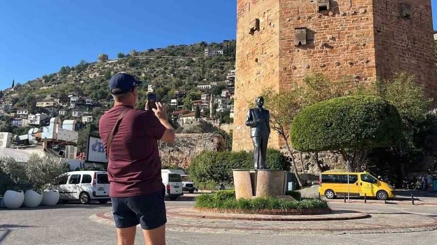 Alanya’ya İngiliz Ve Abd’li Turist Akını