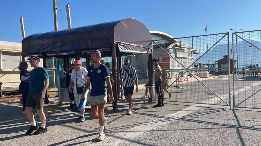 Alanya’ya İngiliz Ve Abd’li Turist Akını