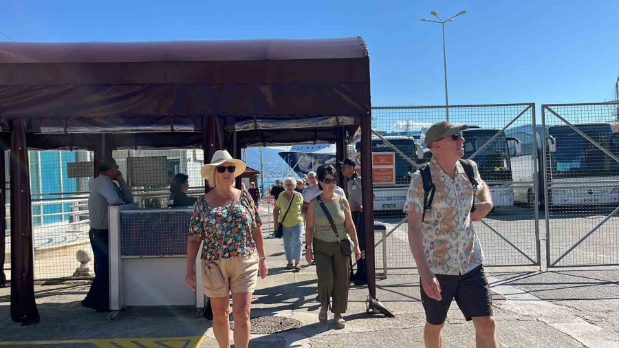 Alanya’ya İngiliz Ve Abd’li Turist Akını