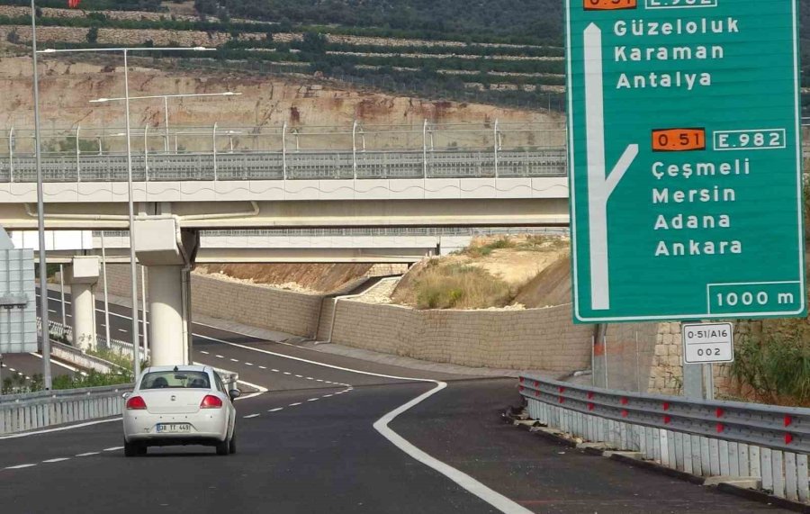 Ulaşıma Açılan ’çeşmeli-kızkalesi Otoyolu’ndan İlk Günde 17 Binden Fazla Araç Geçti