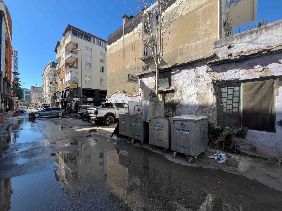Çöpten Tarih Çıktı: Zabıta Bulduğu ’1915’ Damgalı Askeri Sedyeyi Tarihe Emanet Etti