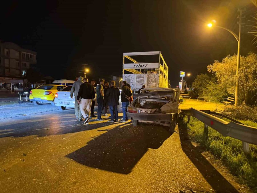 Serik’te Otomobil İle Kamyon Çarpıştı: 3 Yaralı