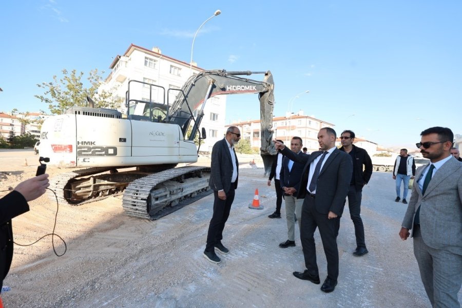 Başkan Özdemir Özbelde Mevkii’nde Altyapı Çalışmalarını Yerinde İnceledi