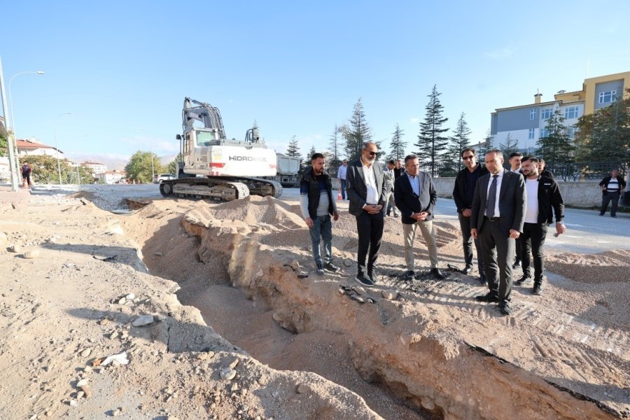 Başkan Özdemir Özbelde Mevkii’nde Altyapı Çalışmalarını Yerinde İnceledi