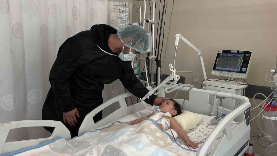 Konya’da 1 Yaşındaki Bebeğin Akciğerinden Ceviz Çıktı