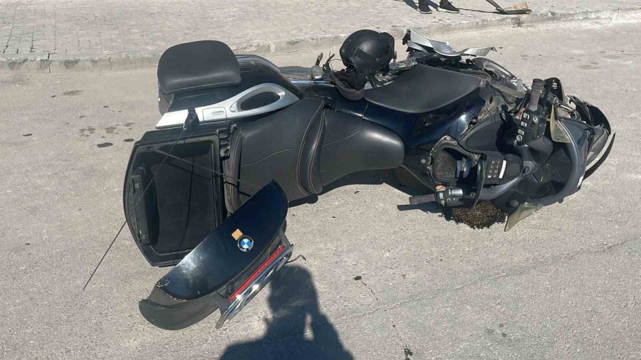 Karaman’da Otomobille Motosiklet Çarpıştı: 1 Yaralı