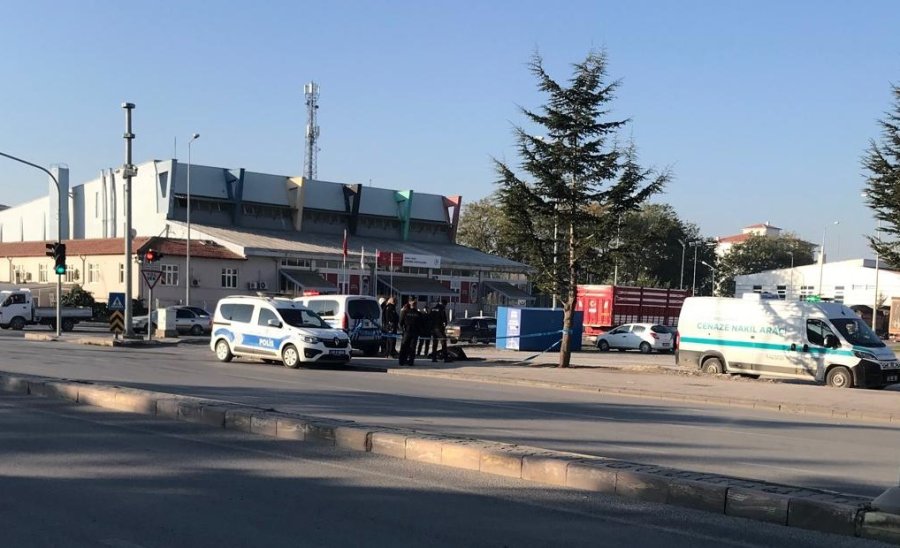 Kaldırımda Ölü Bulundu