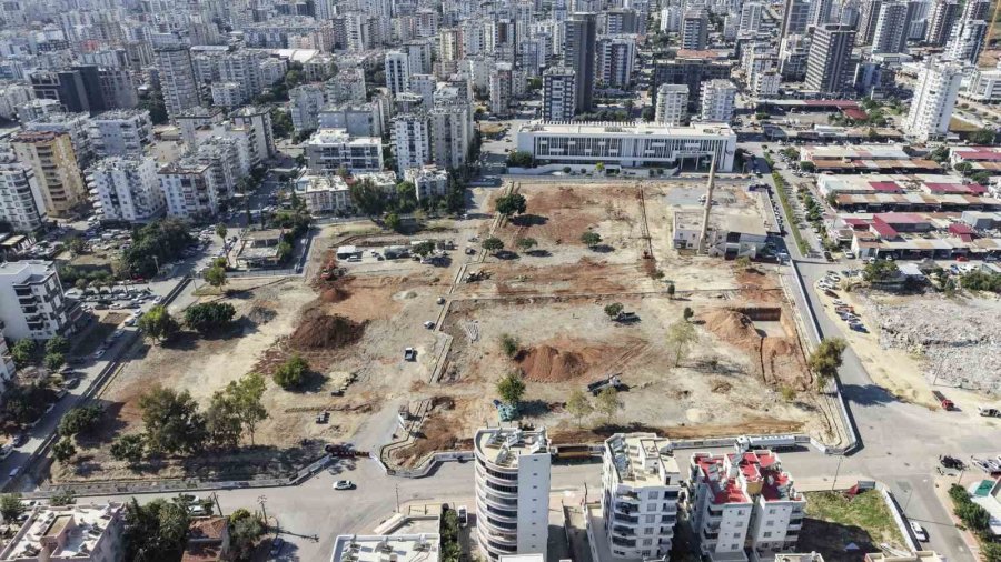 Mezitli Kent Meydanı Projesinde Çalışmalar Sürüyor