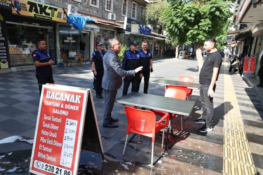 Mersin’de Kaldırım İşgaline Geçit Yok