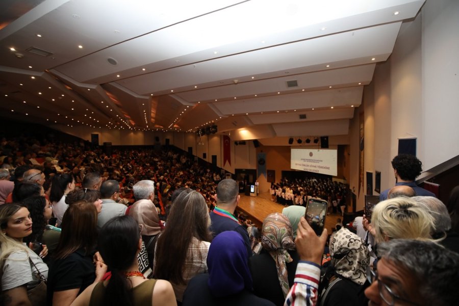 Aü’de 330 Hekim Adayı Beyaz Önlüklerini Törenle Giydi