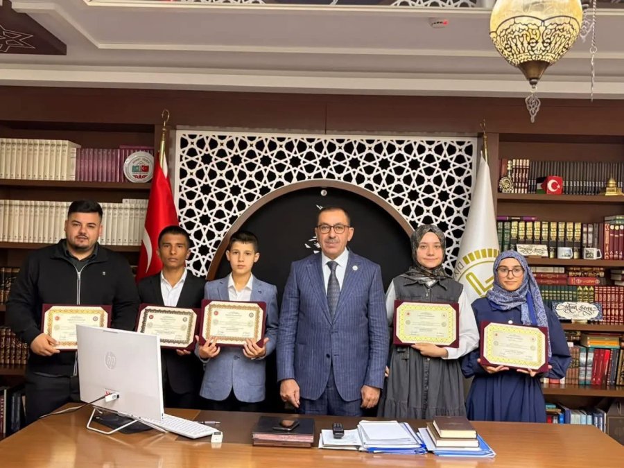 Alanya’da Hafızlık Eğitimini Tamamlayan Öğrenciler Belgelerine Kavuştu