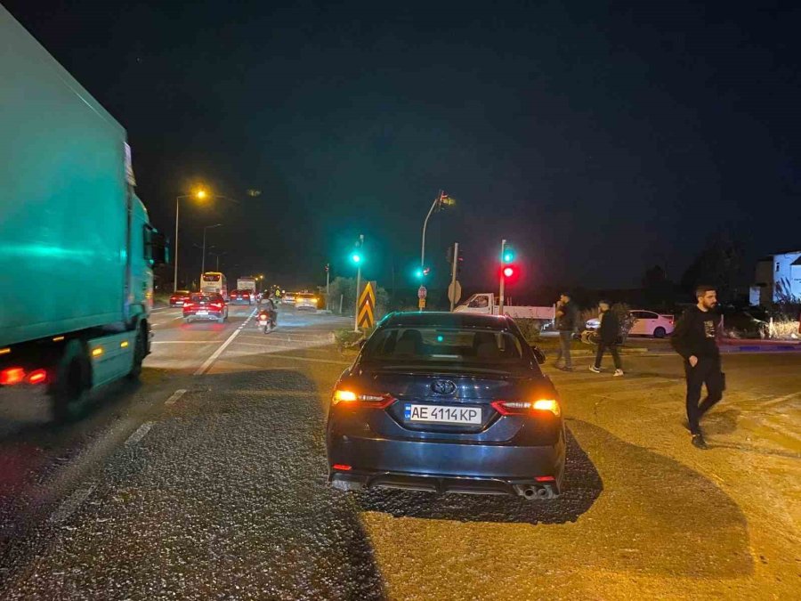 Manavgat’ta Otomobil İle Motosiklet Çarpıştı: 2 Yaralı