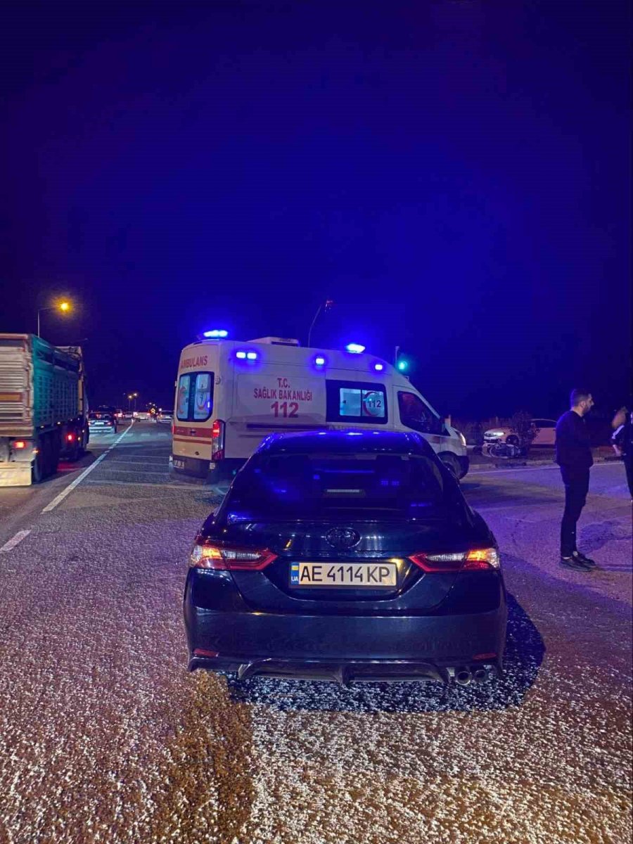 Manavgat’ta Otomobil İle Motosiklet Çarpıştı: 2 Yaralı