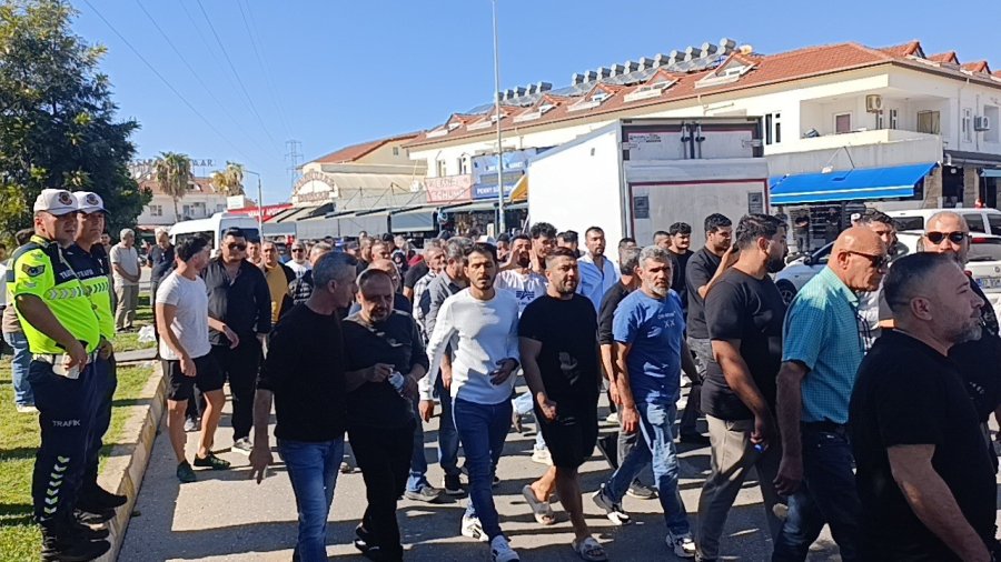 Manavgat’ta Esnaf Marka Avukatlarını Protesto İçin Yol Kapattı