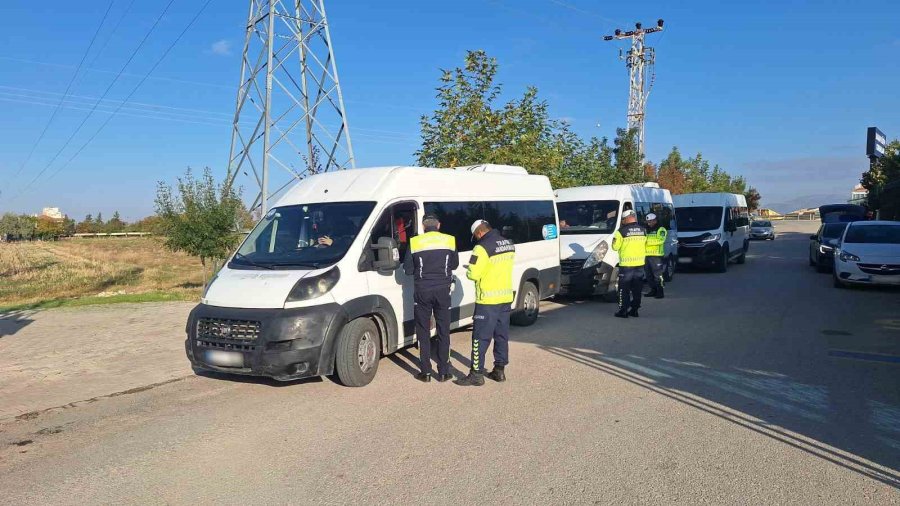 Karaman’da Jandarma Ekiplerinden Okul Çevrelerinde Sıkı Kontrol