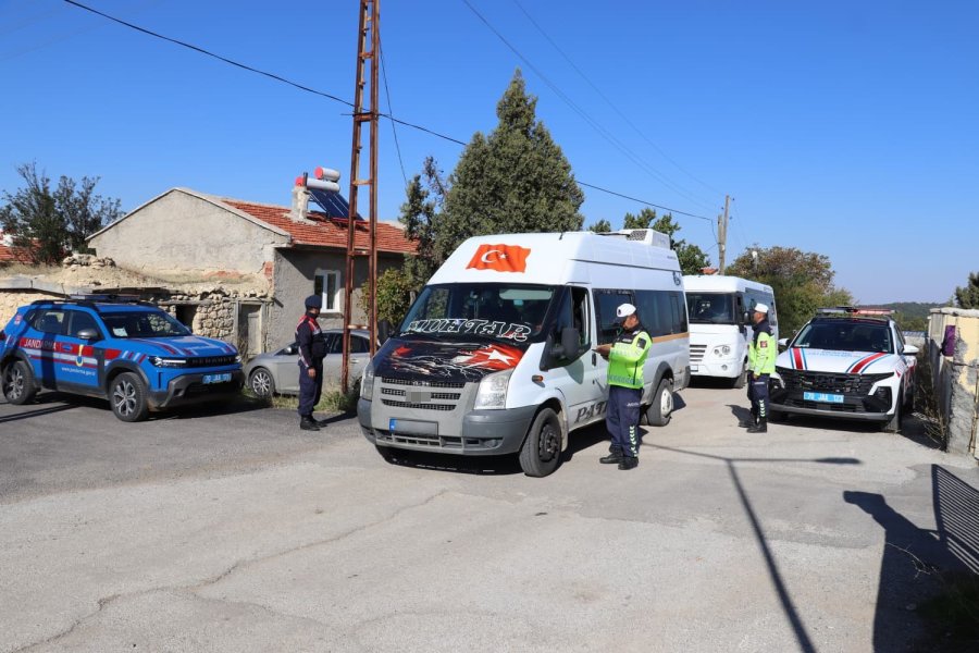 Karaman’da Jandarma Ekiplerinden Okul Çevrelerinde Sıkı Kontrol