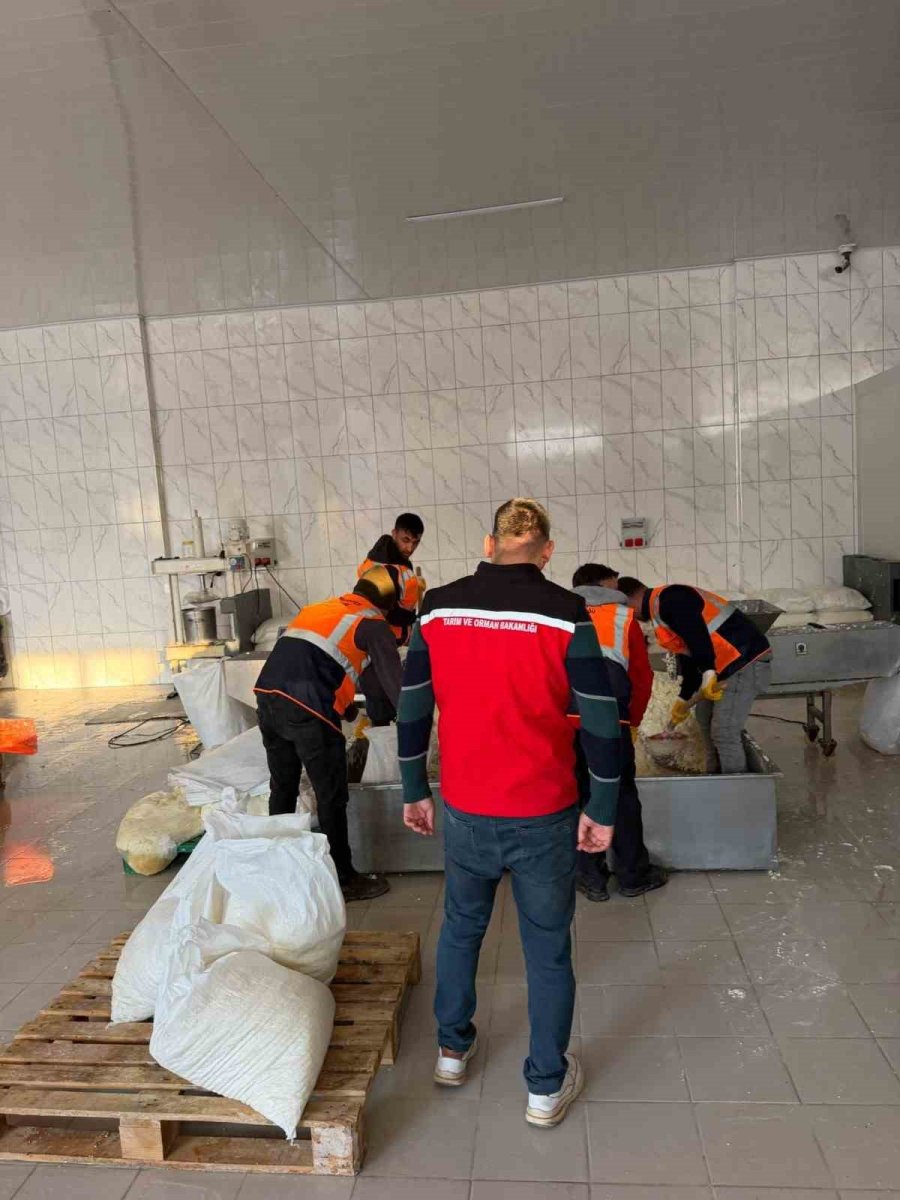 Akşehir’de Kaçak Gıda Üretimi Yapılan İş Yerine Operasyon