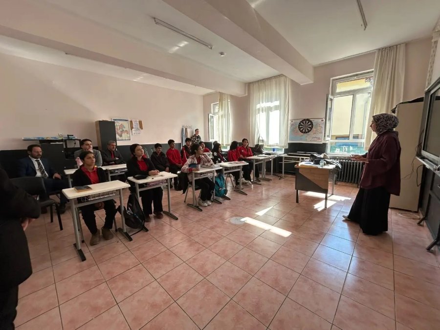 Yalıhüyük’te Öğrencilere Sınav Süreçlerinde Motivasyon Ve Planlama Eğitimi Verildi