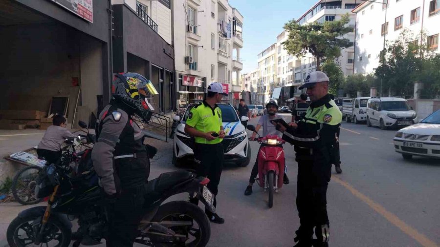 Mut’ta Polis Ekipleri Kural Tanımayan Sürücülere Göz Açtırmıyor