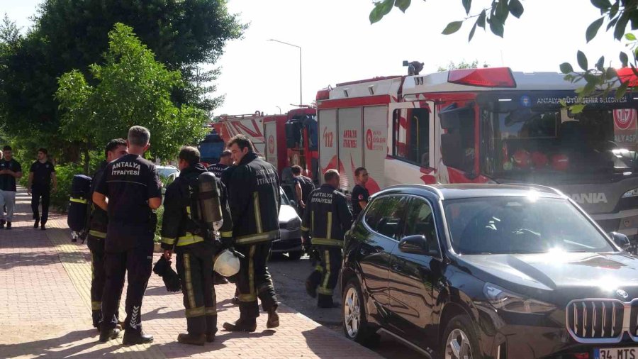 Antalya Stadyumu’nda İşletmenin Bacasından Çıkan Yoğun Duman İtfaiyeyi Alarma Geçirdi