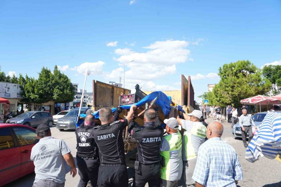 Antalya’da Yol Ve Kaldırım İşgallerine Müdahale