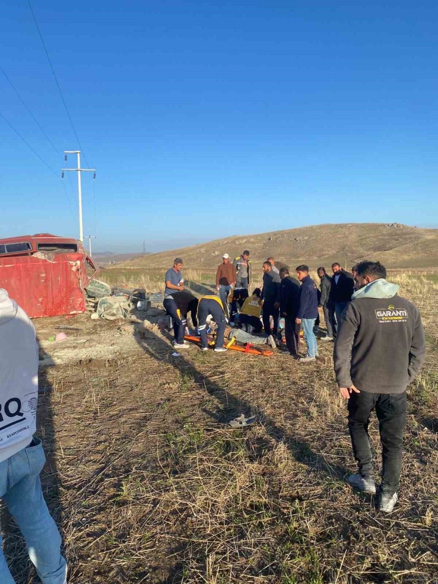 Konya’da İşçileri Taşıyan Minibüs Devrildi: 6 Yaralı