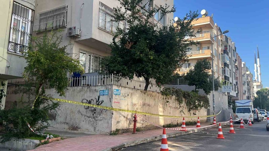 Mersin’de 40 Kişinin Tahliye Edildiği Binadaki Çökmenin Nedeni Belli Oldu