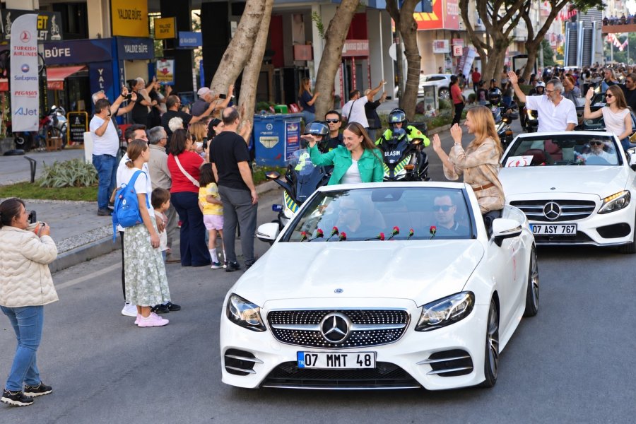 "63. Uluslararası Antalya Altın Portakal Film Festivali" Kortejine Yoğun İlgi