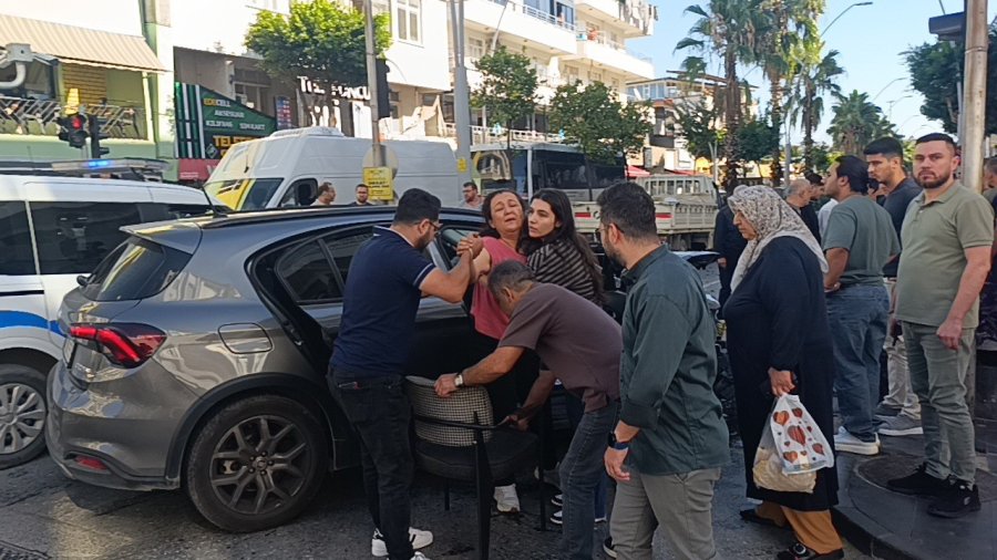 Kırmızı Işık İhlali Yapan Kamyonet Ortalığı Savaş Alanına Çevirdi: 2 Yaralı