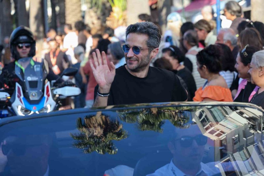 Antalya’da Ünlü Sanatçılara Sevgi Seli