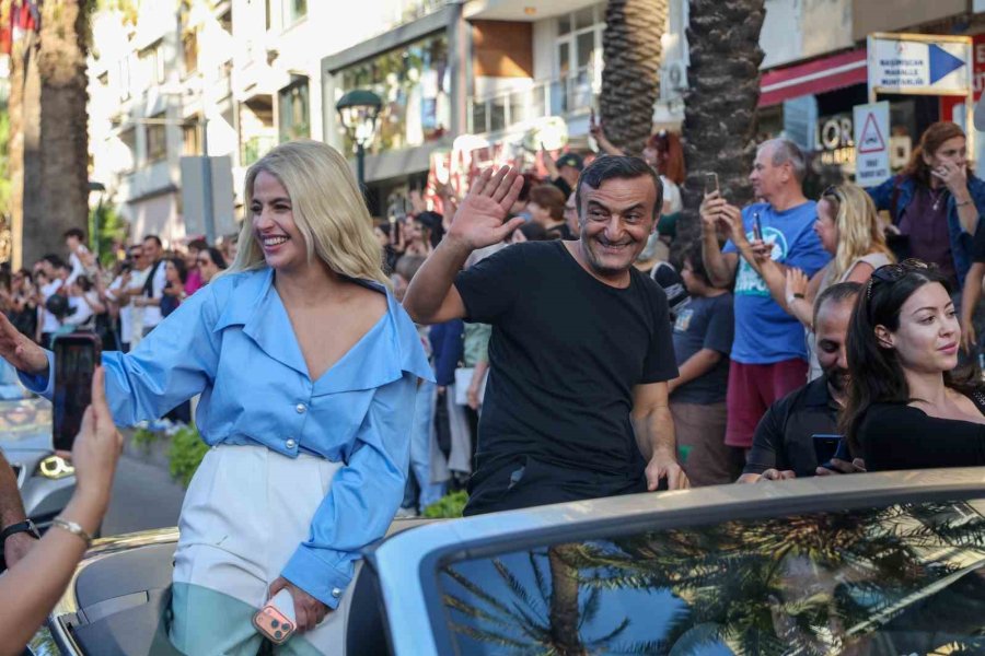 Antalya’da Ünlü Sanatçılara Sevgi Seli