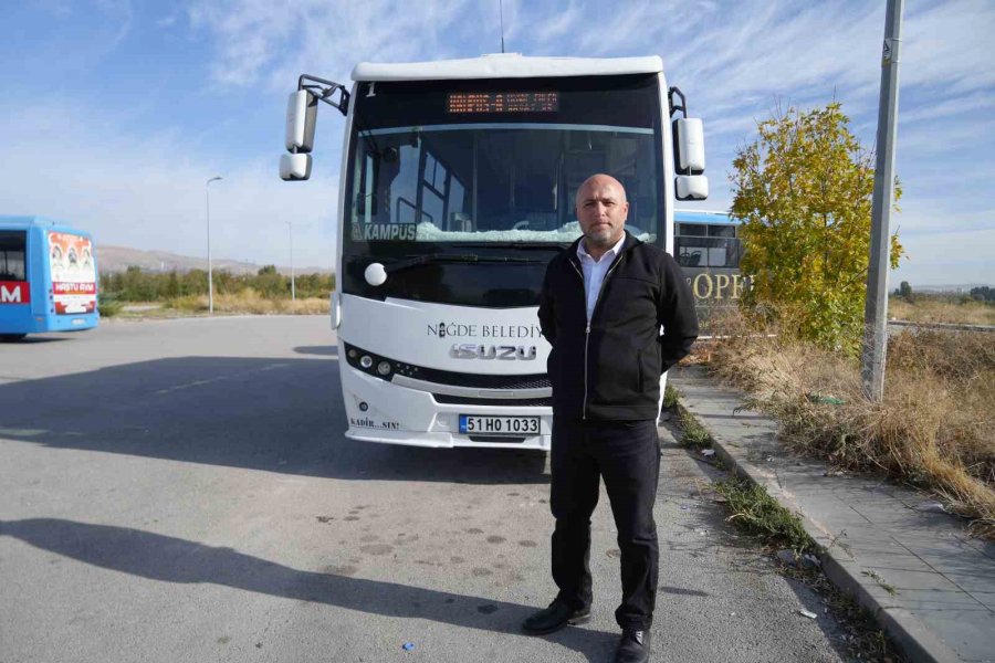 Niğde’de Halk Otobüsü Şoförü Rahatsızlanan Öğrenciyi Hastaneye Yetiştirdi
